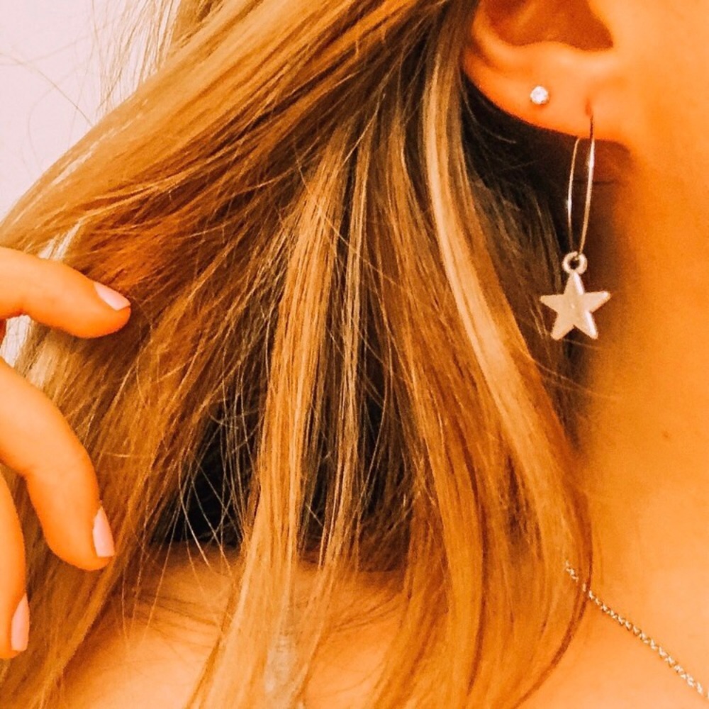 MUST BUNDLE ✖️ star hoop earrings - Picture 2 of 2